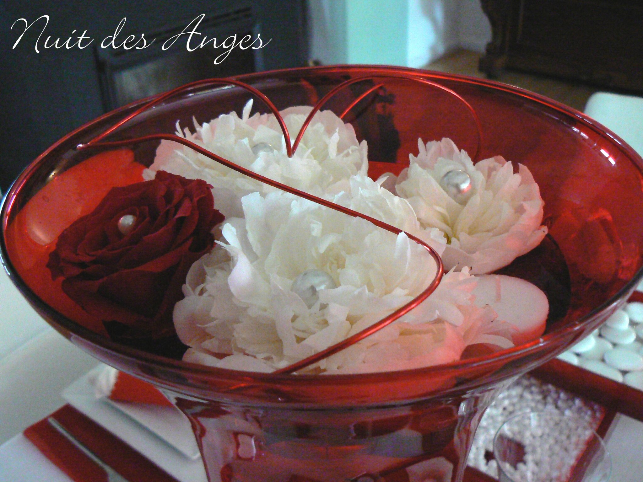 Décoration de table rouge et blanche nuit des anges