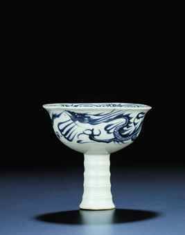 a_very_rare_underglaze-blue_moulded_dragon_stemcup_gaozu_wan_yuan_earl_d5448238h