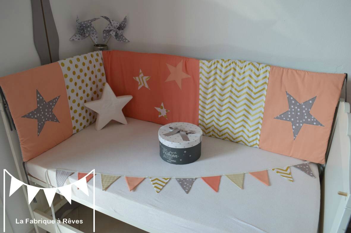 Décoration chambre bébé fille et linge de lit corail, abricot ...