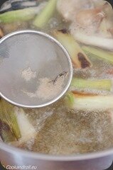 Les taches se desquamant sur les pieds à la varicosité