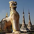 Lion au temple Tar Kuang à Samkar