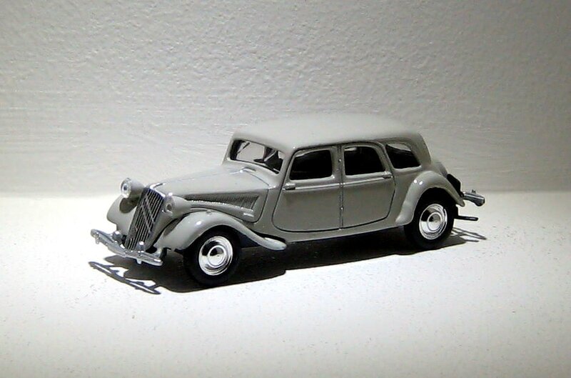 Citroen traction 15-6 familiale Norev 01