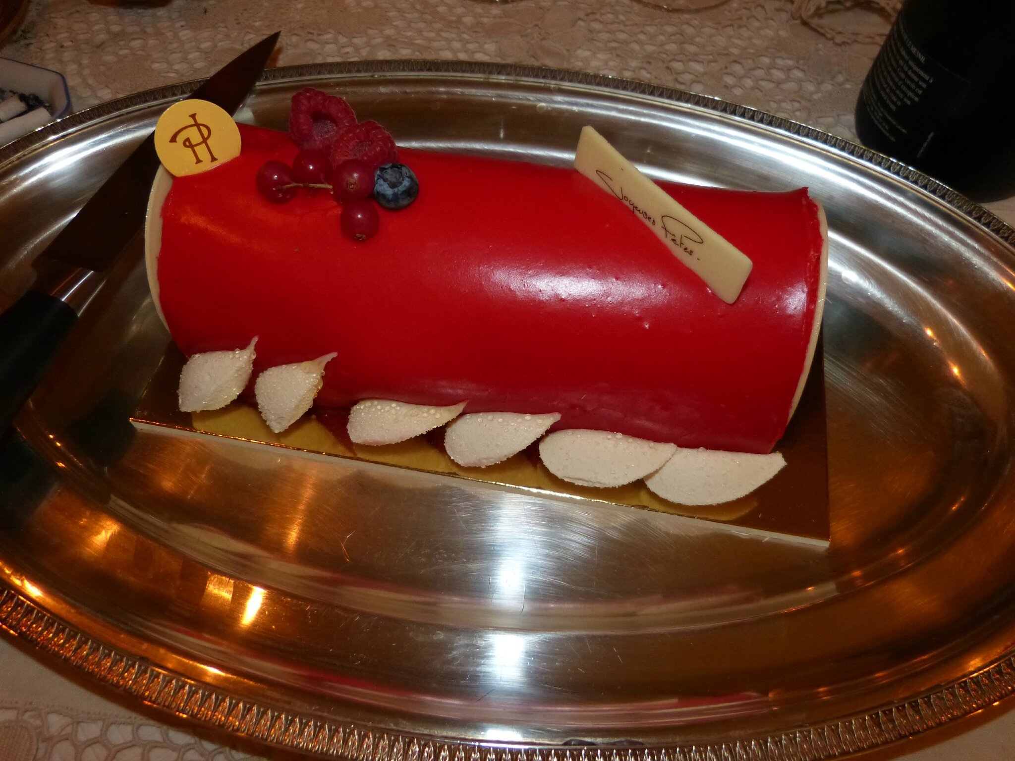 Bûche traditionnelle aux fruits rouges de Pierre Hermé. noël 2012 030