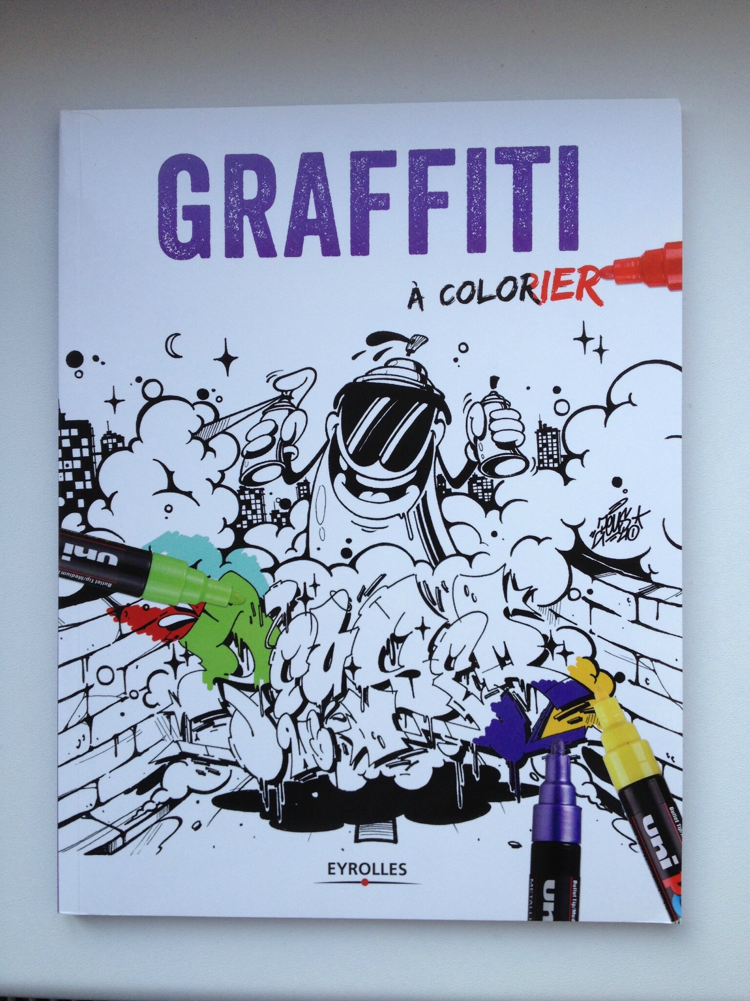 Des livres de coloriage pour les grands jeudiCreation Chez Magasaly Alors l pour le coup c est aussi tr¨s original Plus de plexe avoir pour colorier ces graffitis Ca change des livres de coloriages classiques