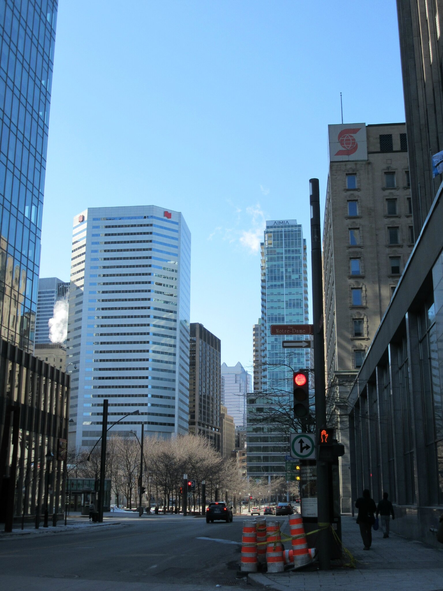 Week end à montréal : la ville moderne raleuse à québec Ville moderne