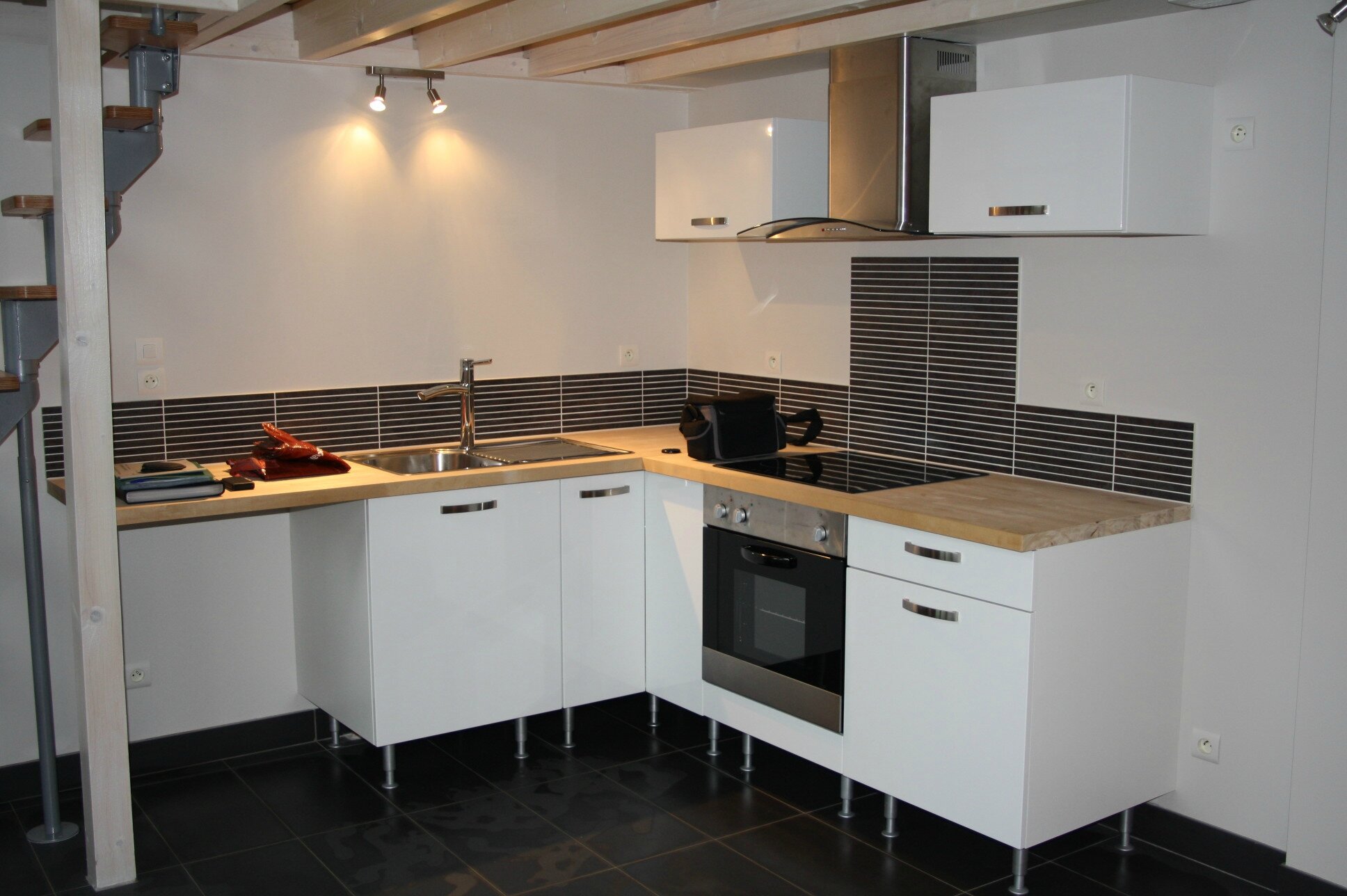 Rénovation d'une petite grange en logement 2 pièces mezzanine ...