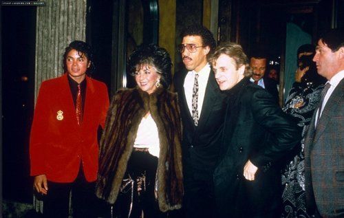 Un jour dans la vie de Michael Jackson - Page 2 86352879