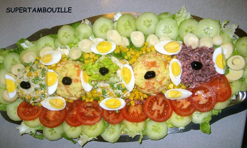Tajine aux tomates, oeufs et olives et sa salade variée  Le blog de Sourour