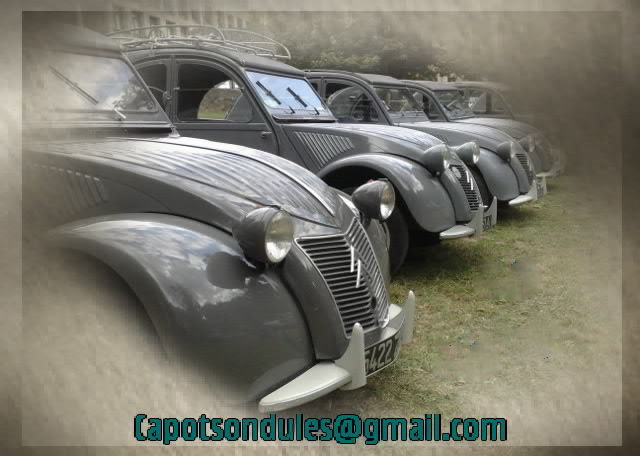 la sortie au chateau de SolliesPont 2 CV à capots ondulés