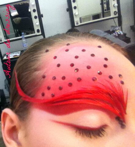 maquillage artistique oiseau rouge etape 2