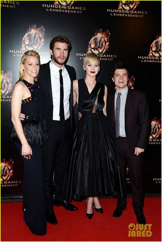 jennifer-lawrence-liam-hemsworth-catching-fire-paris-premiere-01