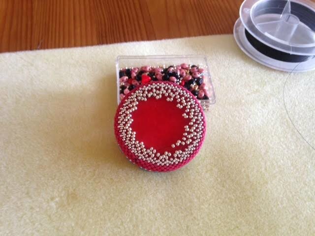 derriere cabochon