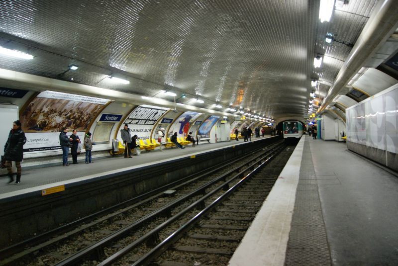 Sentier est une station de la ligne 3 (GalliÃ©ni-Pont de Levallois) se ...
