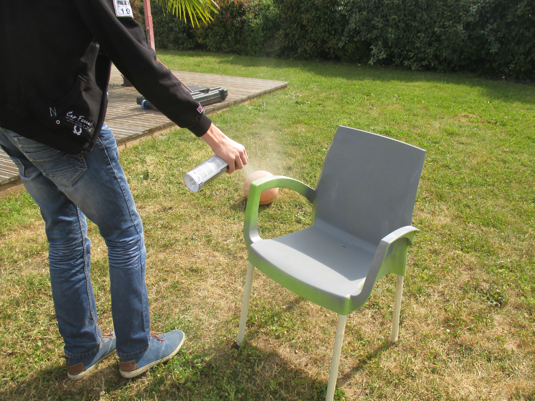 Coup de jeune sur mes chaises pvc de jardin grâce à la peinture ...