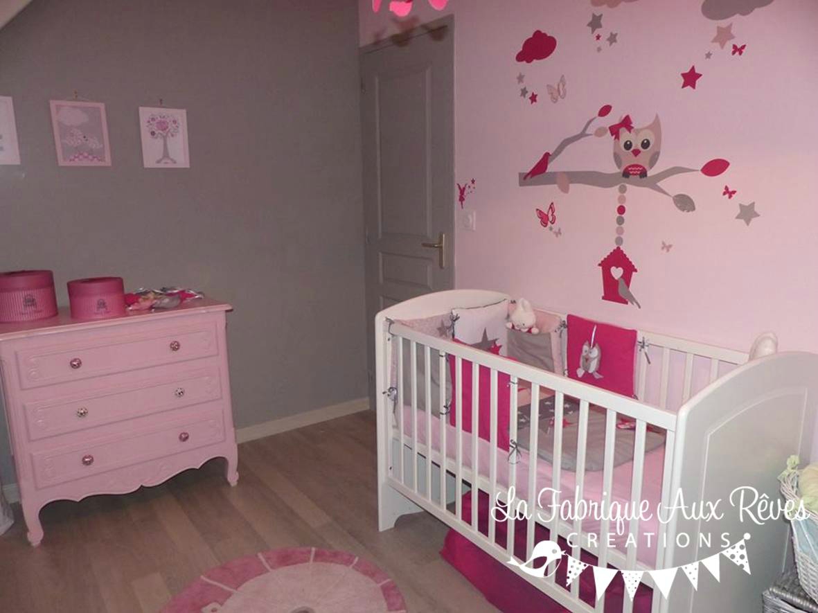 Décoration chambre bébé fille stickers tour lit rose fuchsia ...