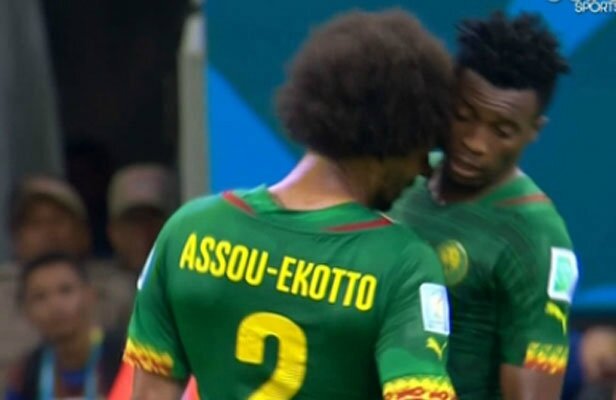Coup de tête d'Assou Ekoto à Moukandjo
