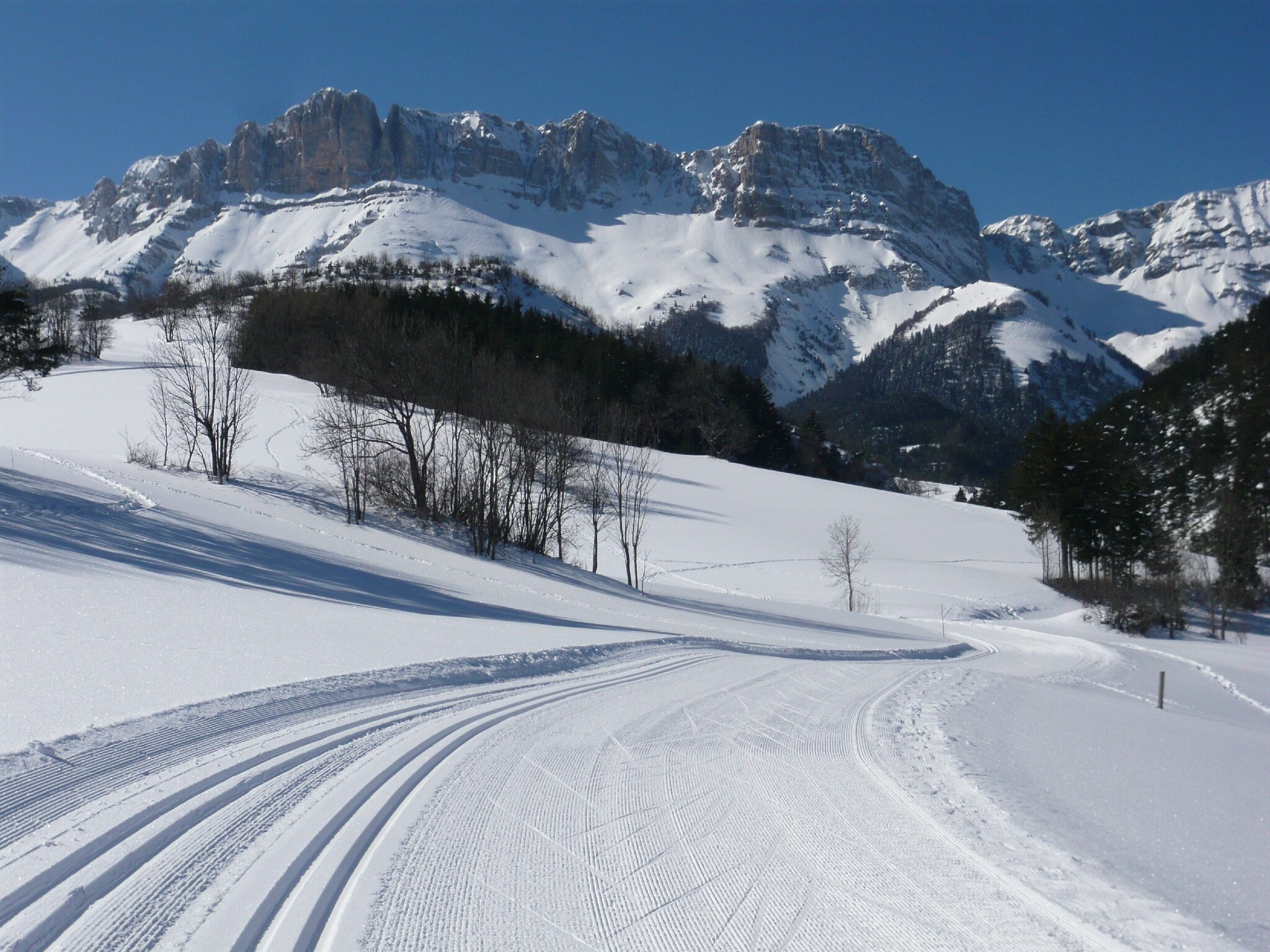 Paysages de montagne enneigés sur les pistes de ski de fond de Gresse ... Paysages de montagne enneigés sur les pistes de ski de fond de Gresse ...