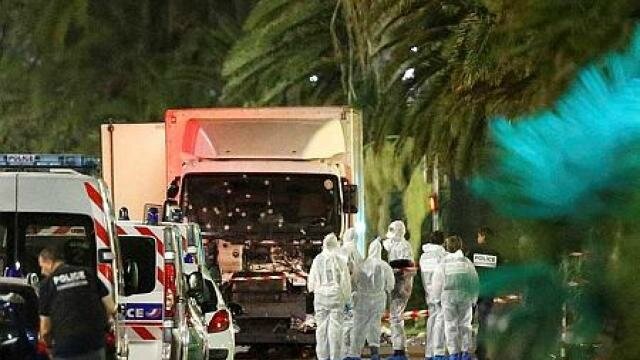 attentat-nice-direct-80-morts-hollande-prolonge-letat-durgence_0