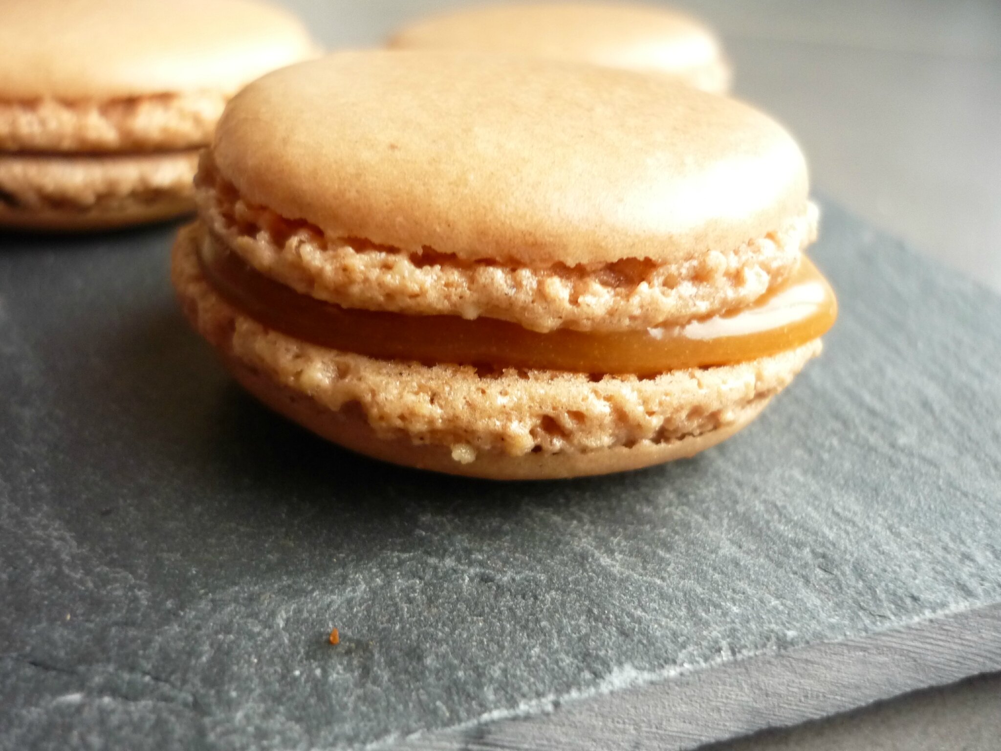 Macarons au caramel au beurre salé Chez Ale