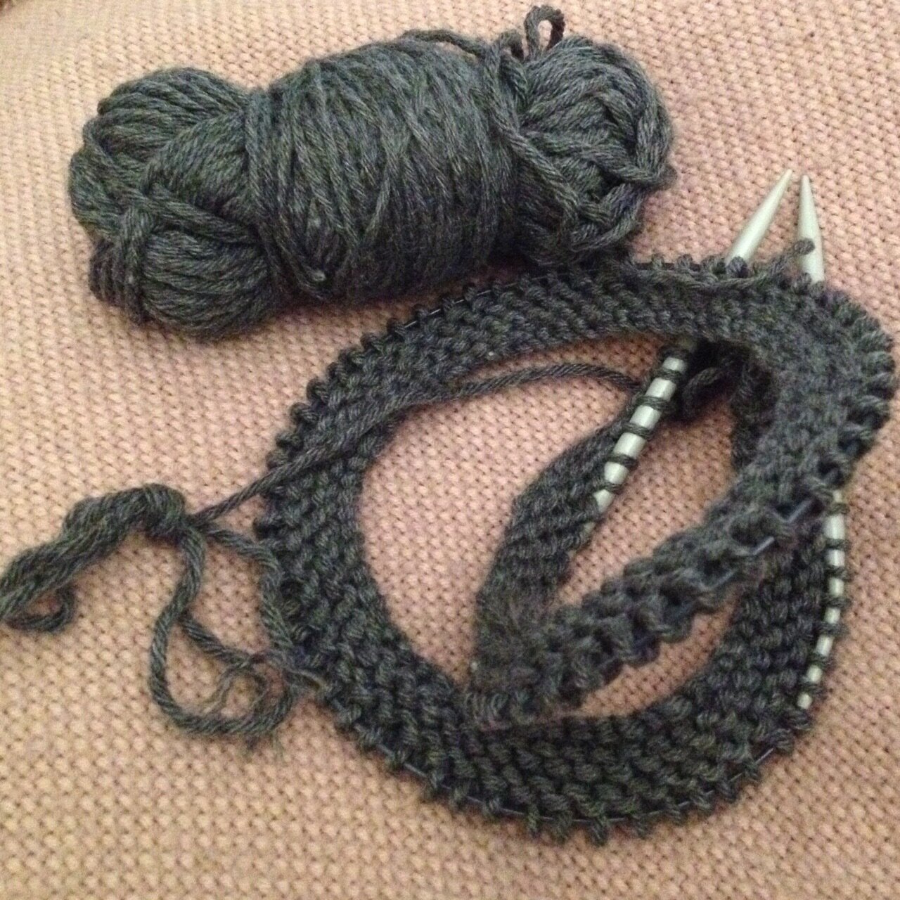 tricoter un snood avec une aiguille circulaire