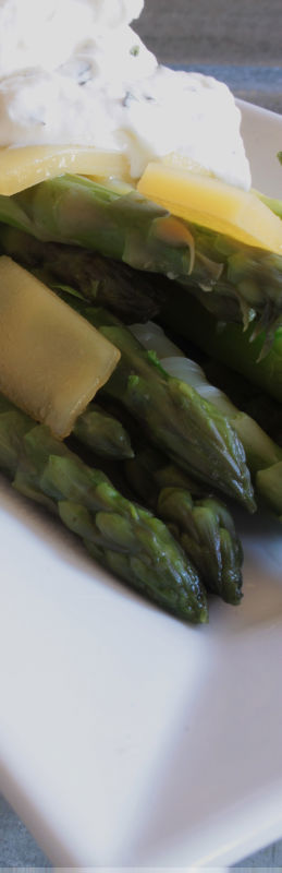 Asperges chantilly au raifort et à la mélise