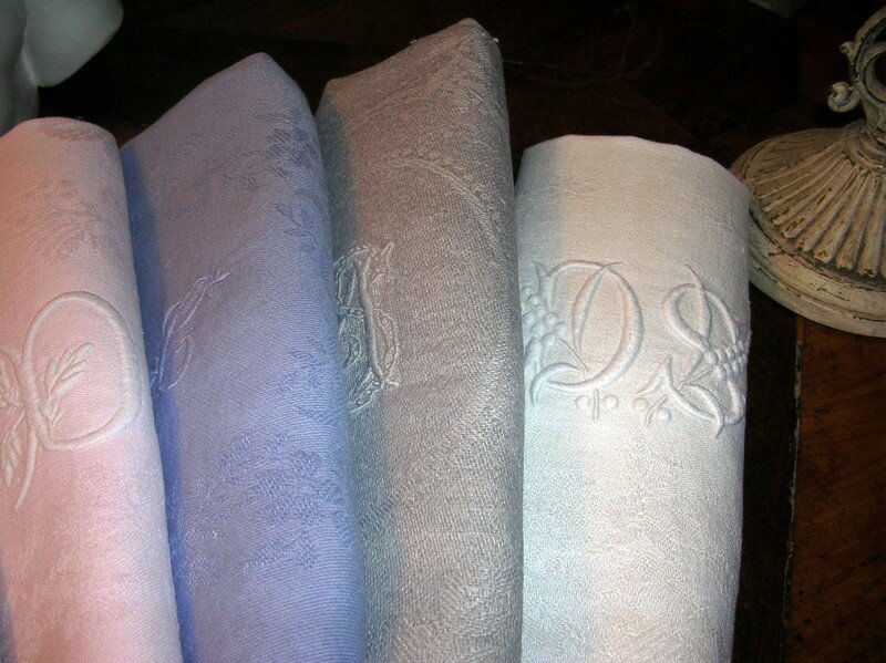 Nappe Couleur Bois De Rose : de serviettes monogramm?es, pour jouer avec les couleurs…. – Roses Nappe Couleur Bois De Rose : de serviettes monogramm?es, pour jouer avec les couleurs…. – Roses