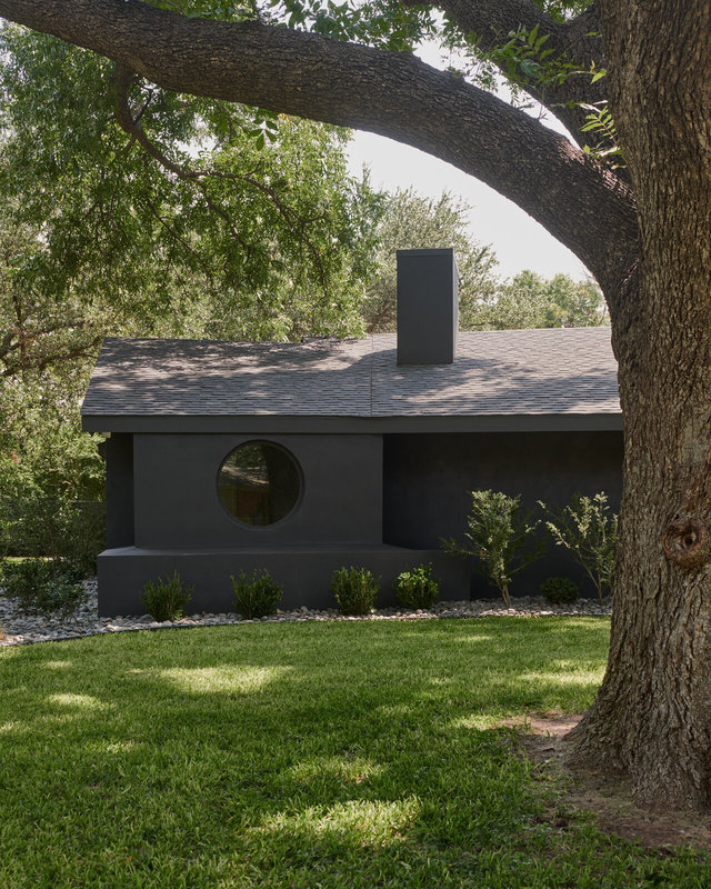 architect-erling-berg-introduced-a-playful-circular-motif-at-this-corner-and-its-repeated-inside-the-entry