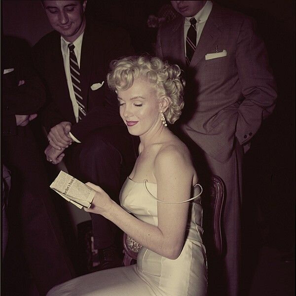 1955-01-07-NY-Cocktail_Party-040-1