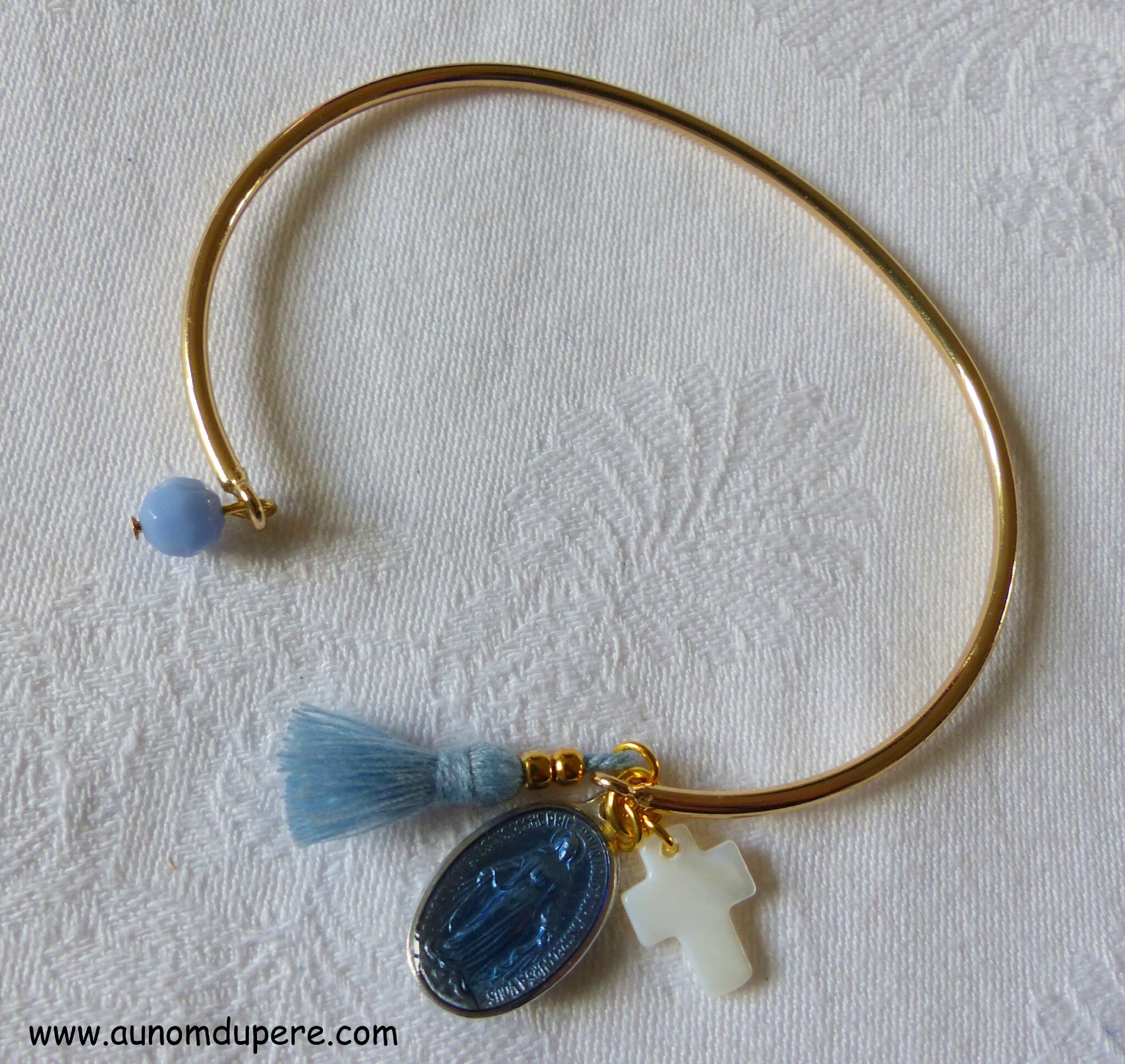 Bracelet de Nazareth (bleu clair et doré) - 16 €