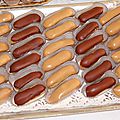 Les petits éclairs au café et au chocolat. 