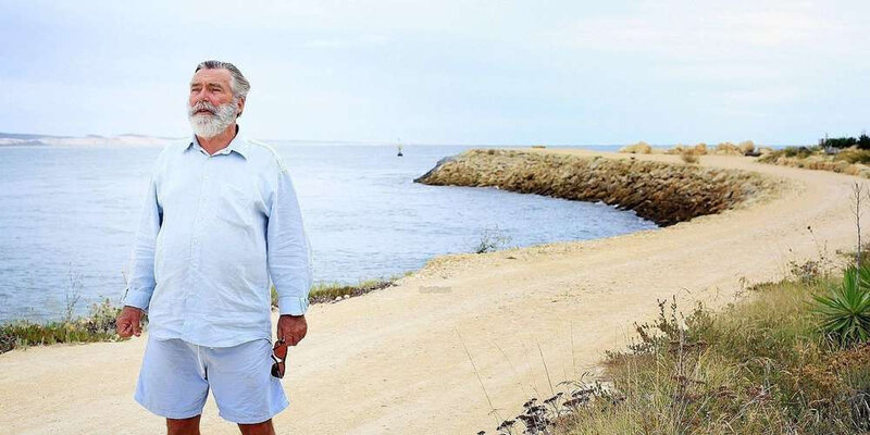 benoit-bartherotte-sur-sa-plage-du-cap-ferret