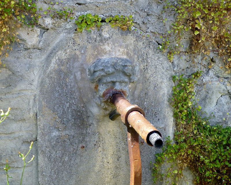 fontaine à Saint-Bonnet d'Orcival