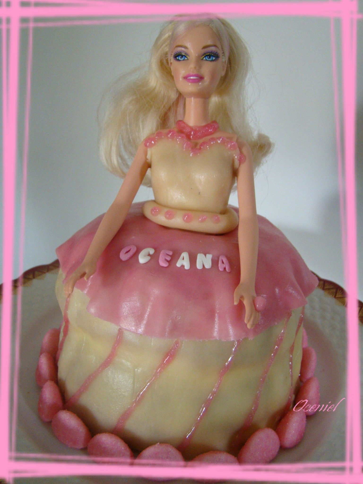 7 ans -Lola thème Barbie - Photo de Mes gâteaux créatifs - Autour