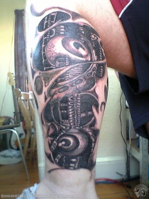 bmepb378689 - photo de tattoo / tatouage biomécanique/oldschool - un