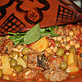 Tajine aux boulettes de viande kefta et pommes de terre, sauce a la tomate
