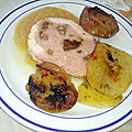 Rôti de dinde farcie aux pruneaux et aux noix et pommes de terre à la sauce aux pommes