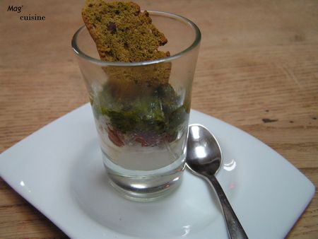verrines_pesto_fromage_frais_tomates_s_ch_es_croquants__2_