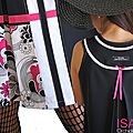 Robe trapèze de Style Sixties Géométrique Asymétrique Noire/ Blanche Chic 70's à imprimé Fleurs Rose Fuchsia