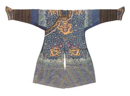 A_blue_silk_gauze_dragon_robe_with_embroidered_decoration