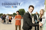 COMMUNITY - Comme pour d'autres séries telles que Parks & Recreation, 30 Rock ou Arrested Development, Community part d'un sujet simple, l'université, mais expérimente à l'intérieur de son format.