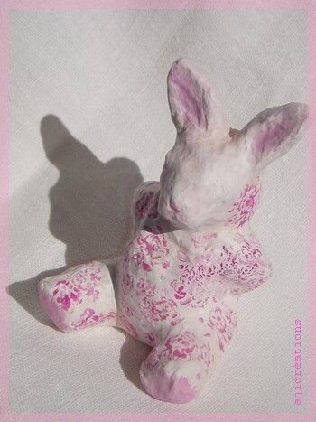 Lapin de Pâques Marimerveille peint à la main