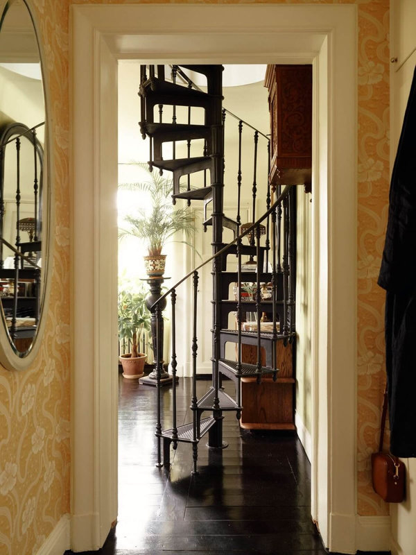 hallway-yellow-wallpaper-black-floorboards-spiral-stairs-nordroom-1125x1500