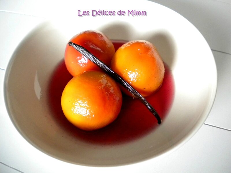 Pêches pochées au sirop vanillé 2