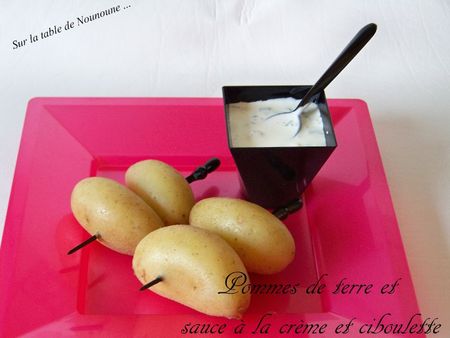 Pommes de terre et sauce à la crème et ciboulette