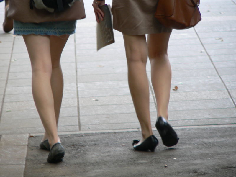 Les Jambes Des Femmes Sont Des Compas Les jambes des femmes... - les voluptés buissonnières