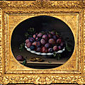 Louise moillon (paris 1610-1696), nature morte à la coupe de prunes sur un entablement. vers 1634. 