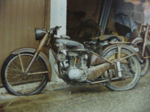 TROTTINETTE Thermique Motorkit . Année : 2005 - Les MOTOS du MUSEE de  pépé Jean-Pierre BENOÎT d'APREMONT en SAVOIE