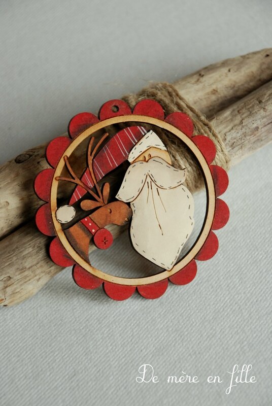 médaillon père noel et renne rouge