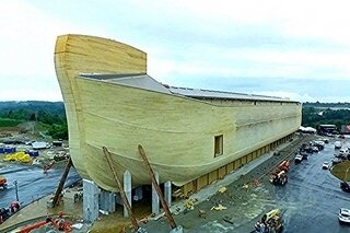 Arche de Noé en construction