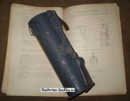 grenade EXCELSIOR Type A et son tube de lancement